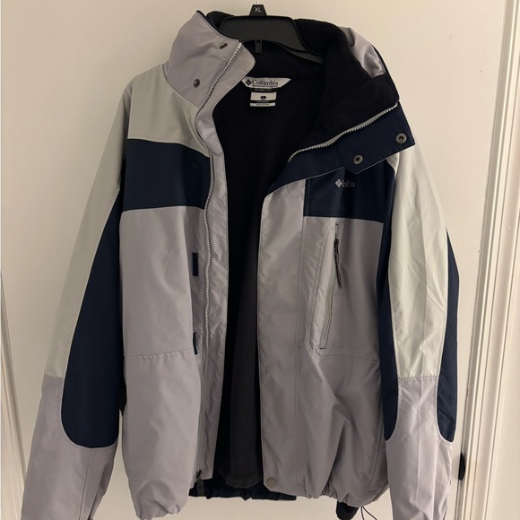 Columbia Men's Light Gray and Navy Ski Jacket